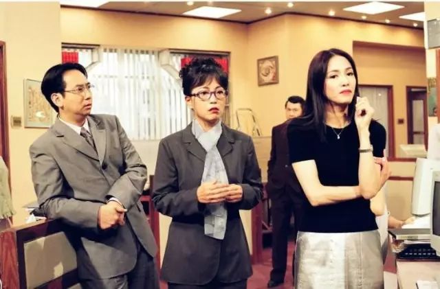 tvb男艺人改做搬运工TVB男艺人改行做搬运工，跨界转型背后的故事