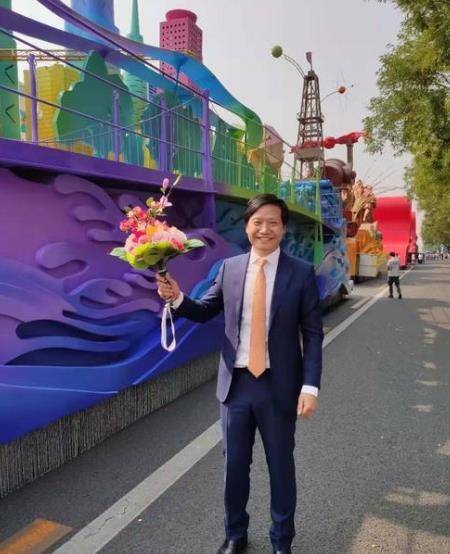 雷军现身阅兵观礼台雷军现身阅兵观礼台，科技与军事的交汇点