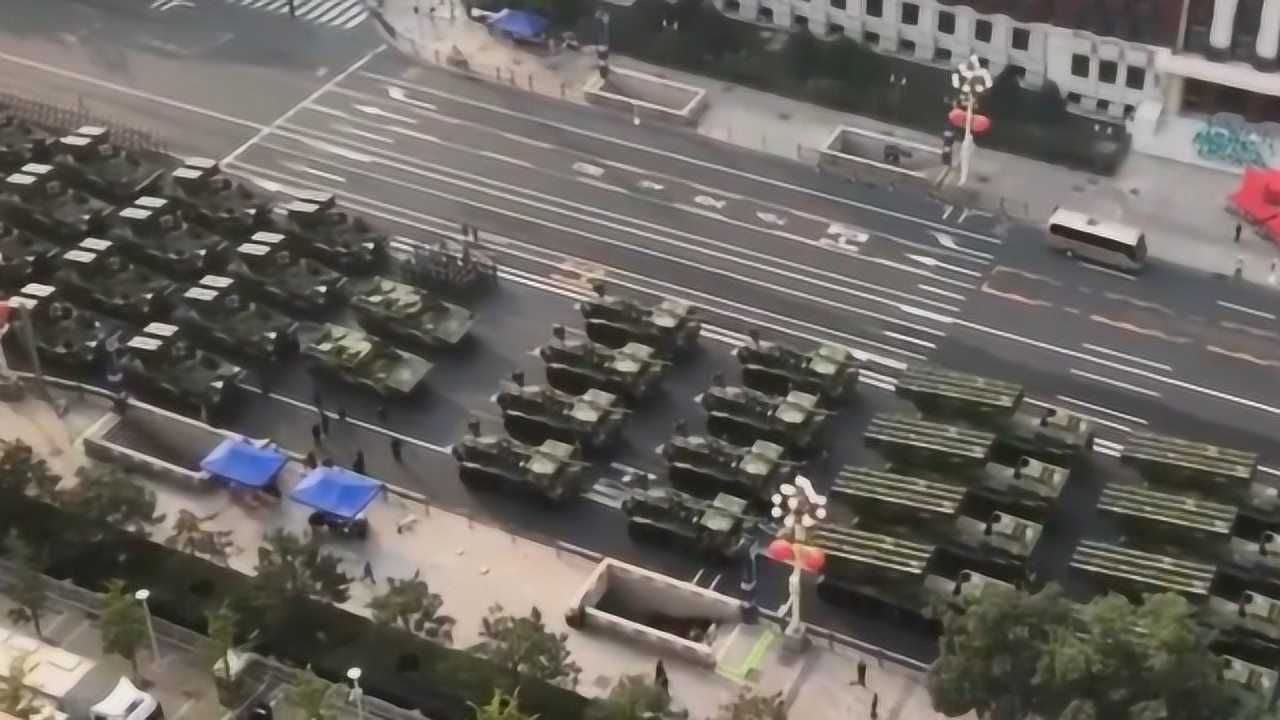 受阅部队跑步登车整齐度绝了受阅部队跑步登车整齐度绝了，一睹军威之震撼！