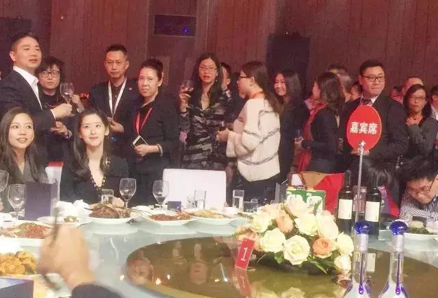 刘强东公司聚会刘强东公司聚会，一场聚焦未来的商业盛宴