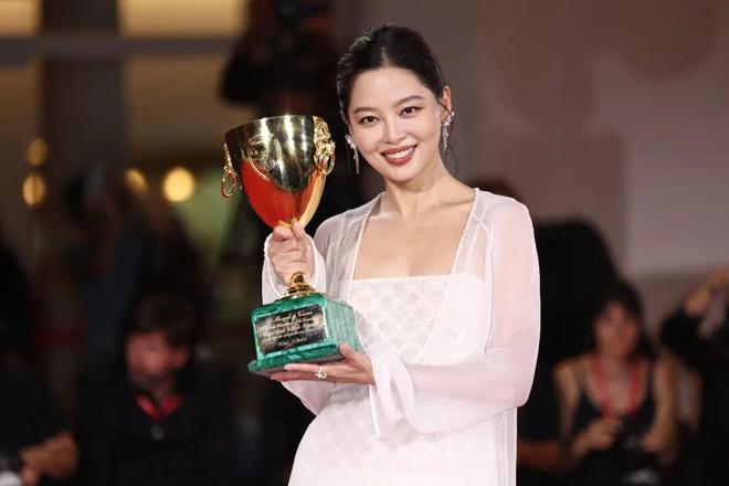 辛芷蕾获奖感言:我曾遭受许多嘲笑辛芷蕾获奖感言，我曾遭受许多嘲笑——一路艰辛，终得荣光