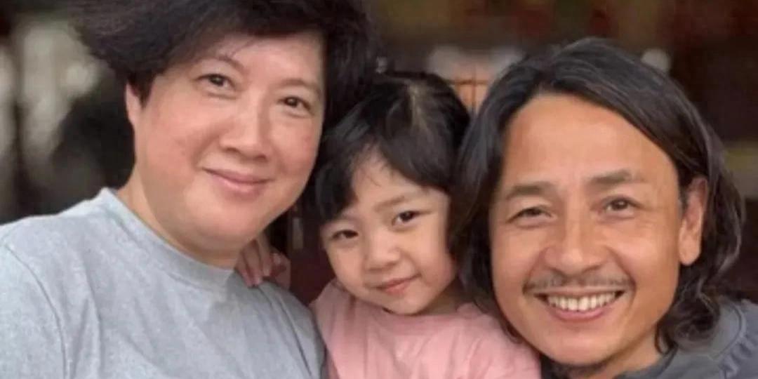 男演员官宣:58岁妻子诞下二胎这是一个关于一位男演员宣布他的58岁妻子生下二胎的新闻。恭喜他们迎接新生命的到来，这是一个值得庆祝的时刻。