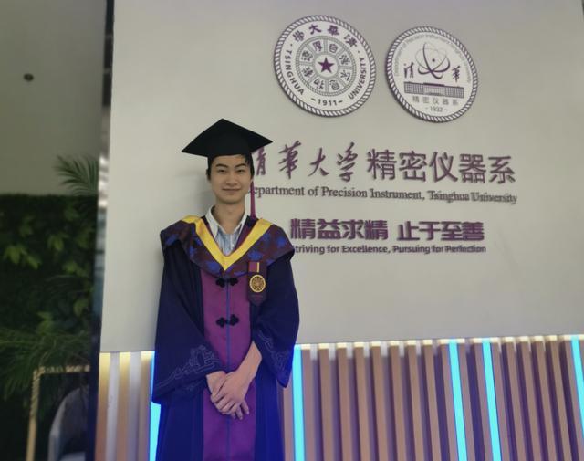 庞众望在人民日报发文写了什么庞众望在人民日报发表的文章名为不负韶华，不负时代，主要讲述了他的成长经历和对未来的展望。他在文章中提到，作为一名青年，要坚定理想信念，勇于担当责任，积极投身社会实践，为实现中华民族伟大复兴贡献自己的力量。同时，他也呼吁广大青年要珍惜时光，努力学习，不断提高自身素质和能力，为实现自己的人生价值和梦想奋斗。